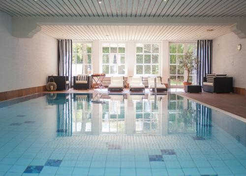 Swimming pool, Boutique-Hotel Weigels Bergfreiheit in Silbach