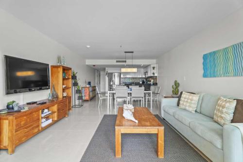 Beachfront - Precious Ruby 2BR condo - BC355, Палм-Игл-Бич (фото 9)