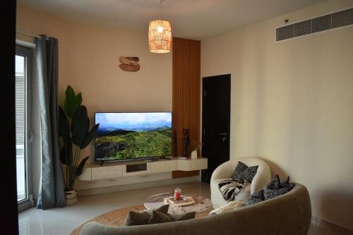 Cozy 2BR -Near JBR Beach &Metro, Dubai