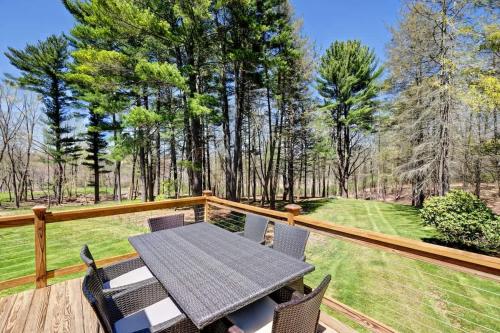 Cottage in the woods in เลควิล (คอนเนคติคัท)