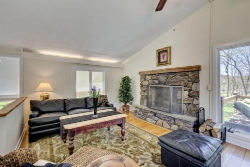 Cottage in the woods in เลควิล (คอนเนคติคัท)