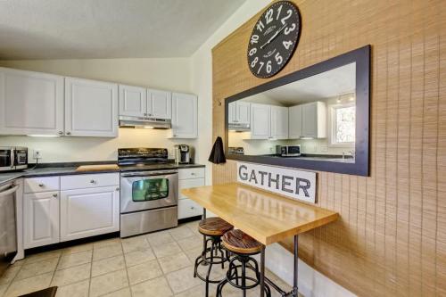 Cottage in the woods in เลควิล (คอนเนคติคัท)