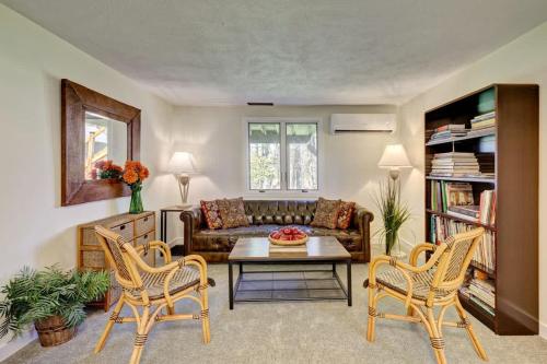 Cottage in the woods in เลควิล (คอนเนคติคัท)