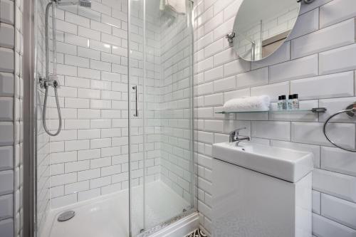 Anfield Nest - Air Host & Stay - 3 bed 3 bath, Liverpool (foto 3)