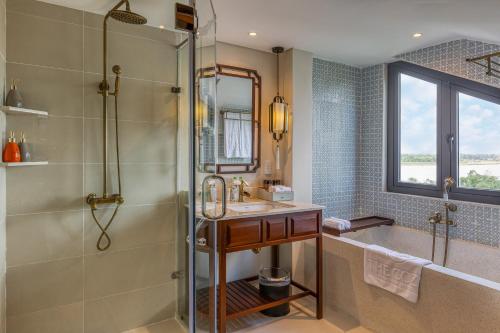 room detail thumbnail 2