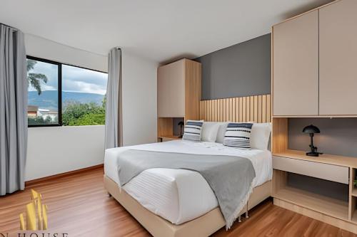 Aria Living 401 - Sophisticated Living in Laureles