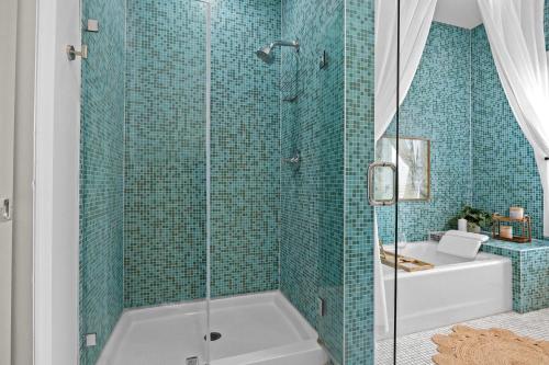 Exquisite Condo with Views in Trendy NuLu District - image 4