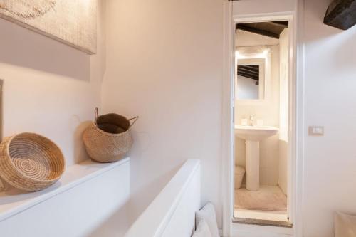 Piazza Navona Penthouse - image 6