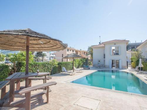 Villa Lefko Sunshine - Lovely 4 Bedroom Protaras Villa With Pool - 2 Minute Walk To Fig Tree Bay