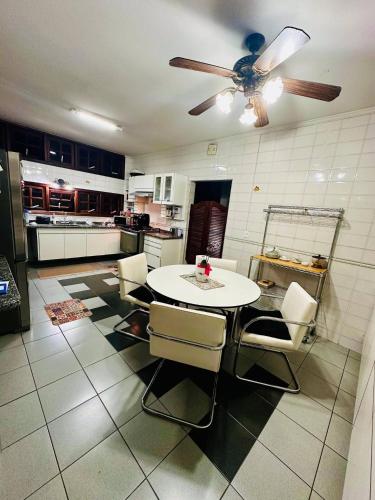 ห้องครัว, Quarto I Linda Vista em Casa Alto Padrao Jd Marajoara in แคมโปแกรนด์