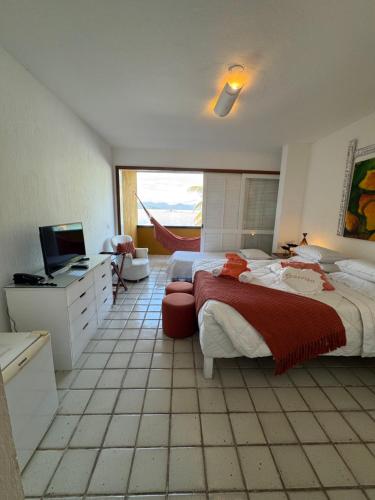 Standard Triple Room with Sea View image 9