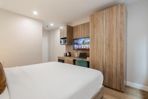 King Room image 10