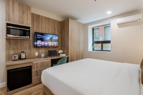 King Room image 5