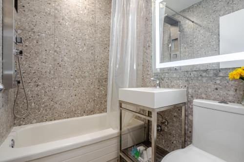 King Room image 1