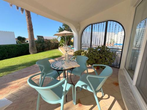 ระเบียง/ชานเรือน, Casa Alvorada Villa with Pool & 3 Bedrooms in คาร์โวเอโร ซิตี้เซ็นเตอร์