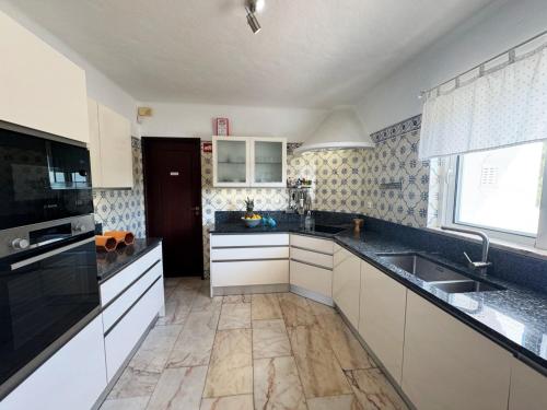 ห้องครัว, Casa Alvorada Villa with Pool & 3 Bedrooms in คาร์โวเอโร ซิตี้เซ็นเตอร์