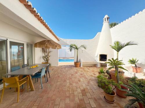 บริการและสิ่งอำนวยความสะดวก, Casa Alvorada Villa with Pool & 3 Bedrooms in คาร์โวเอโร ซิตี้เซ็นเตอร์