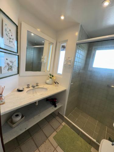 Standard Triple Room with Sea View image 5