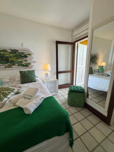 Standard Triple Room with Sea View image 3