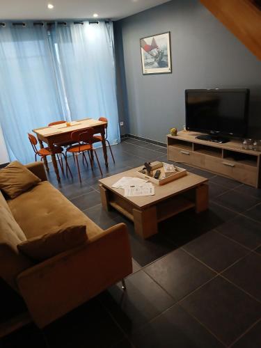 Közös társalgó / TV, le Gîte des 4 tours (le Gite des 4 tours) in Cattenom