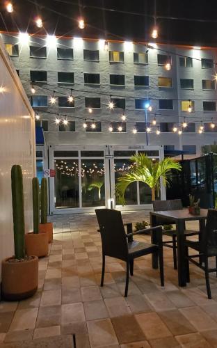 Zurban Travelers in Puerto Ceiba