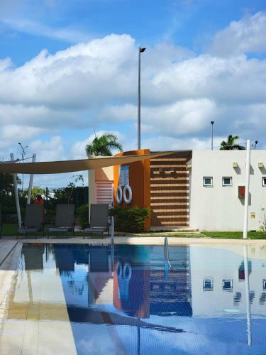 Zurban Travelers in Puerto Ceiba