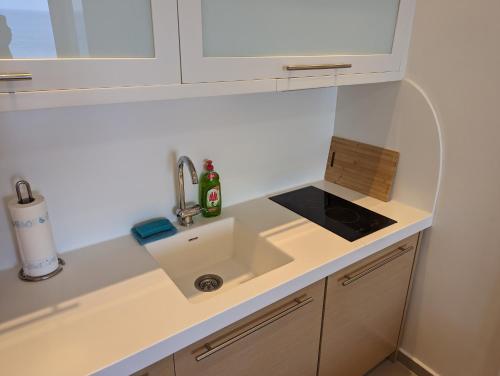 Kitchen, Beachfront Studio Palio Kavala in Toska