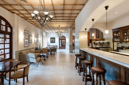 ผับ/เลาจน์, ปาราดอร์ เด กาลาออรา (Parador de Calahorra) in คาลาออร์รา / ซานอาเดรียน