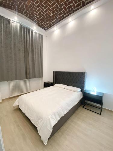 Industrial Loft -center of Turin- by HAPPYHOSTORINO