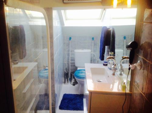 Studio atypique central mais calme, quartier VIP, plage 50m 2