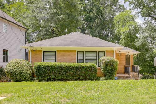 Updated Piedmont Heights Apt - 5 Mi to Dtwn ATL! in Ansley Park