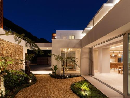 Exterior view, Secret Sands in Wilderness