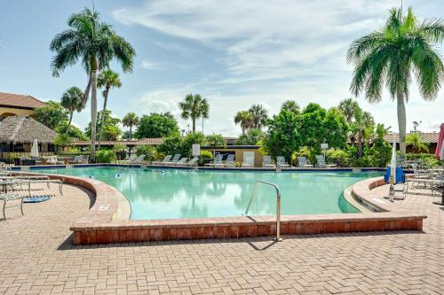Dock, Pool & Tennis Courts: Naples Resort Retreat!, Нейплс (фото 8)