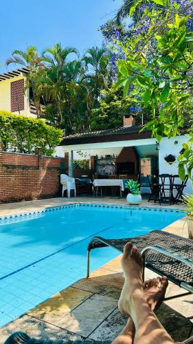 สระว่ายน้ำ, Quarto I Linda Vista em Casa Alto Padrao Jd Marajoara in แคมโปแกรนด์