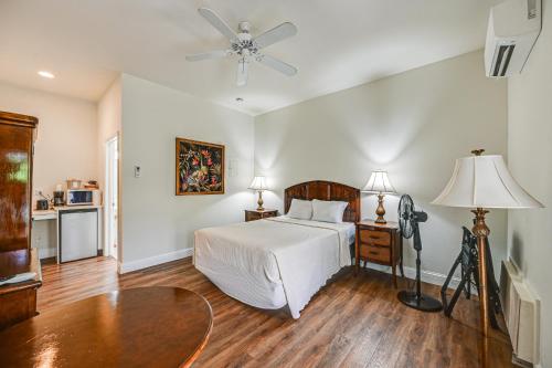 Everglades Escape w/ Outdoor Pool & Marina Access! in Everglades City (FL)
