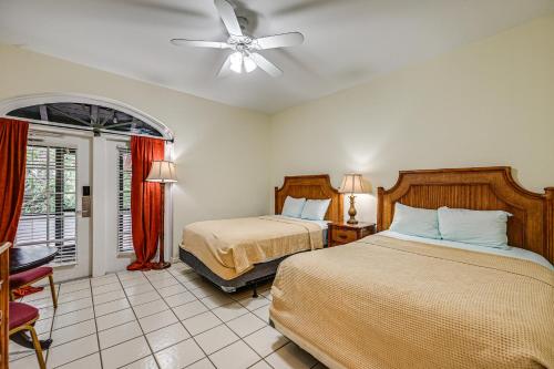 Bring Your Boat: Condo w/ Pool in Naples!