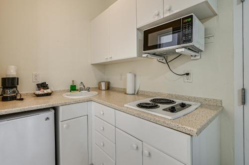 Bring Your Boat: Condo w/ Pool in Naples! in 大沼澤地市 (FL)