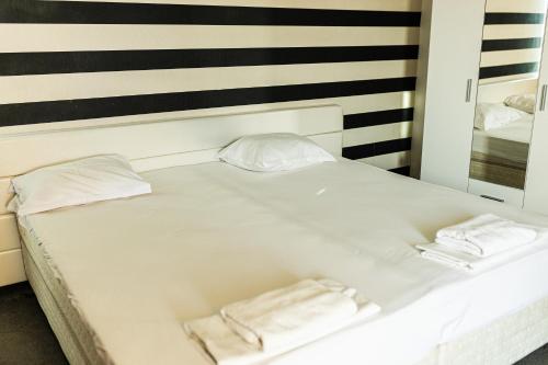Riviera Blue Hotel - image 3