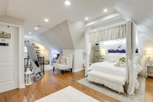 Outdoor Pool and Hot Tub Retreat - 6 Mi to Dtwn! in Park Heights