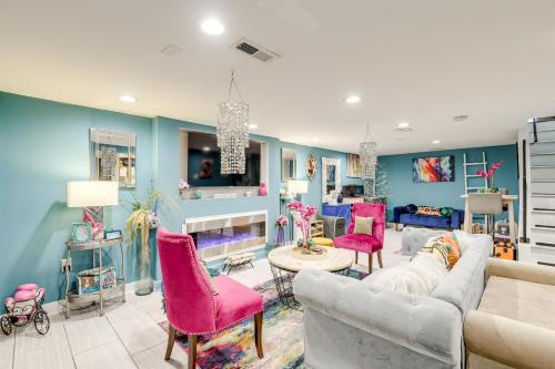 Outdoor Pool and Hot Tub Retreat - 6 Mi to Dtwn! in Park Heights