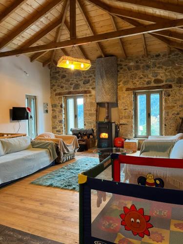 Konstantina 2 in Zarouhla