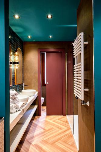 Junior Suite with Canal View image 6