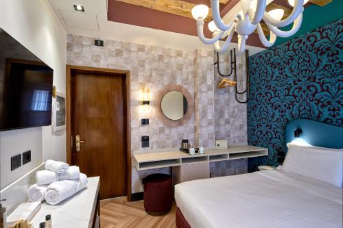 Classic Double Room image 4