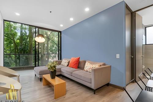 Class Suites 202 - Colorful with Pool and gym, El Poblado