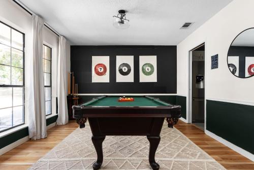 Pool & Hot Tub Luxury Escape Gym & Gameroom, Round Rock (Foto 3)