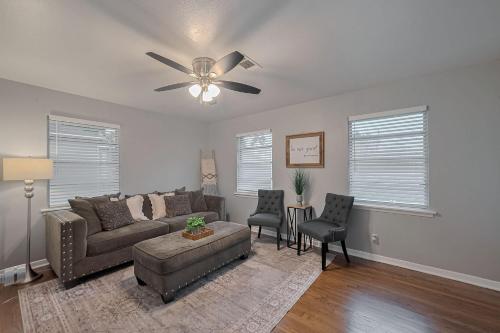 Modern 3BR Home in Spring Branch