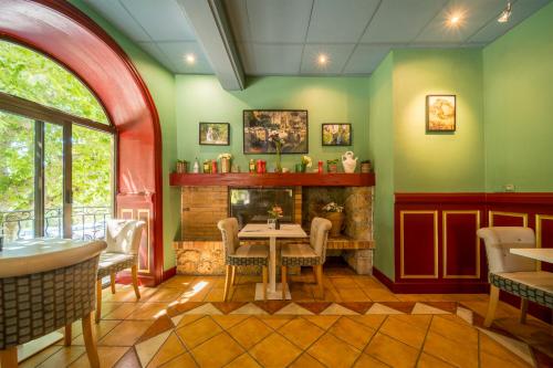 Hôtel La Bonne Auberge - image 9