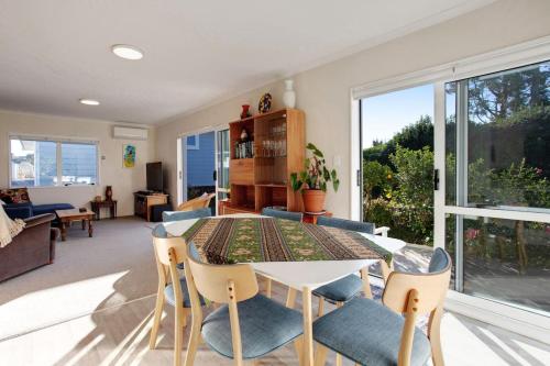 The Peninsula Riverside Abode with Garden Views, Auckland