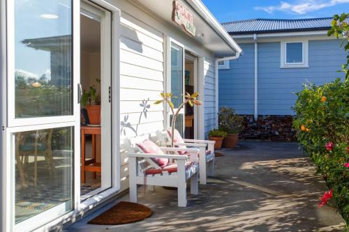 المرافق, The Peninsula Riverside Abode with Garden Views in تي أتاتو