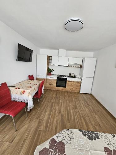 . White Apartment Peștera Urșilor
